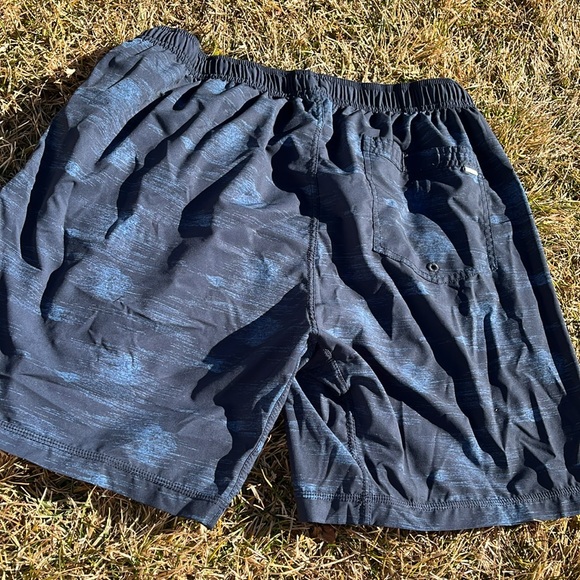 Vuori shorts - Picture 6 of 8